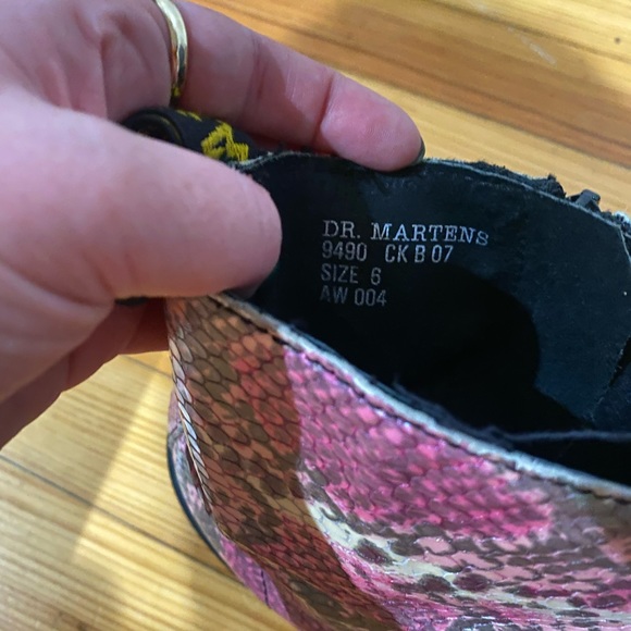 RARE Dr. Martins Made in England Pink Snakeskin boot - Picture 6 of 9